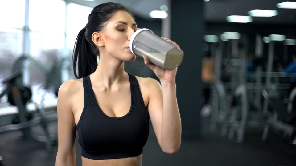 Cafeína no Pré-Treino: Como Usar com Segurança para Turbinar Seu Desempenho Físico